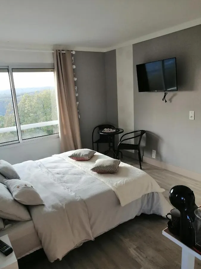 Lapausedegout Piscine Chambres Climatisees Jacuzzi Terrasse Lachapelle-Auzac Guest house